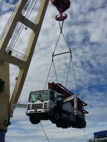 Cook Inlet- Gas platform- Loading a 38m boom pump from Davis Block onto the Svenja.
