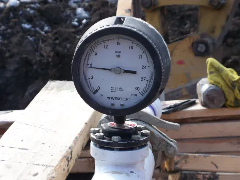 Typical injection pressure to fill annular space in sliplines with cellular concrete for 100s of lineal ft.